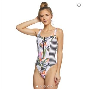 NWOT Body Glove
Litz Time After Time One Piece Swimsuit